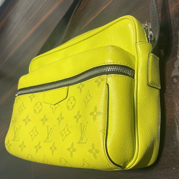 RESERVED FOR BUYER GIVEAWAY LOUIS VUITTON EUC Taigarama Neon Yellow MSNGR Bag - Picture 6 of 17